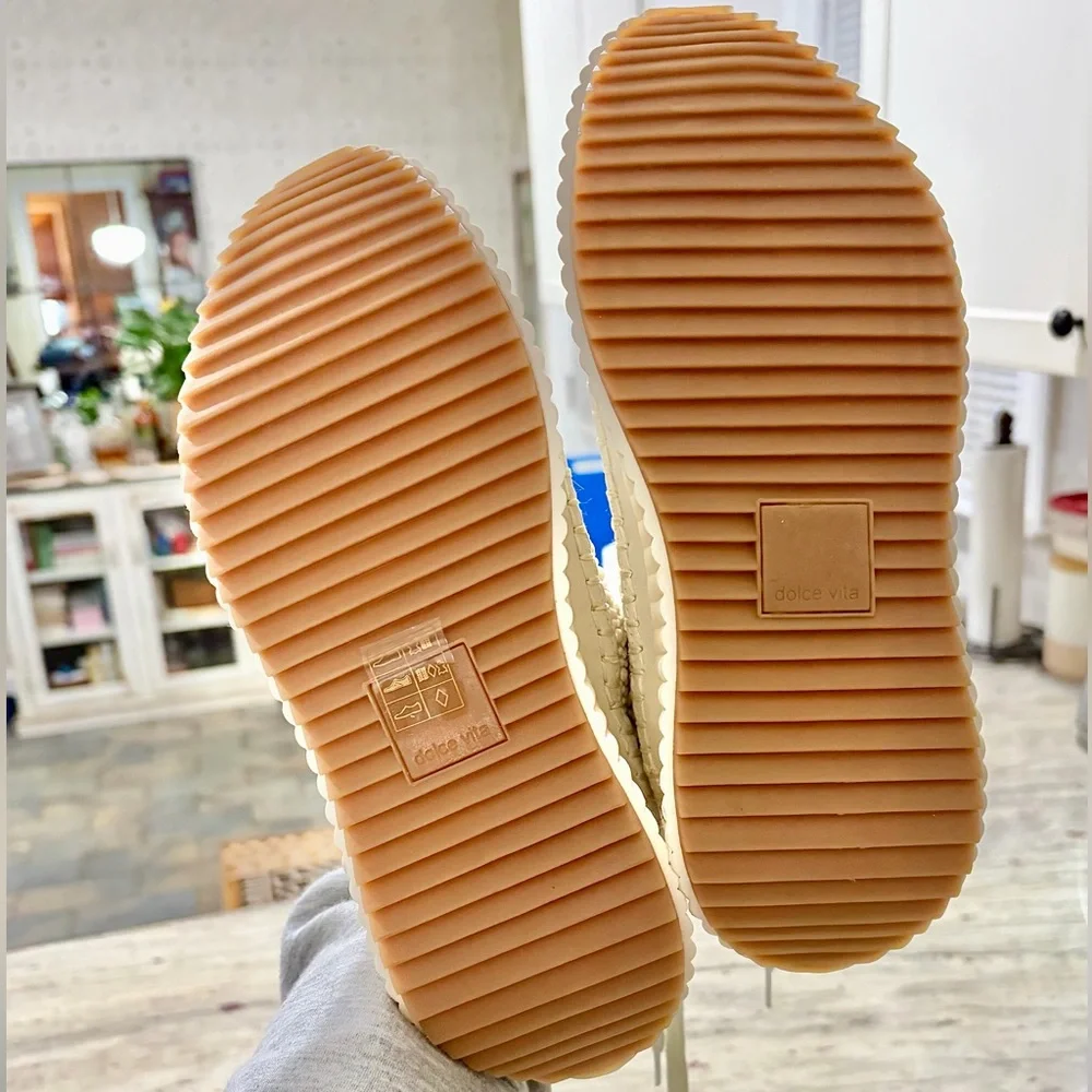 Dolce Vita Dolen Sneaker - Vanilla Pearls, SZ 6.5 NWOB MSRP $170 - Picture 9 of 10